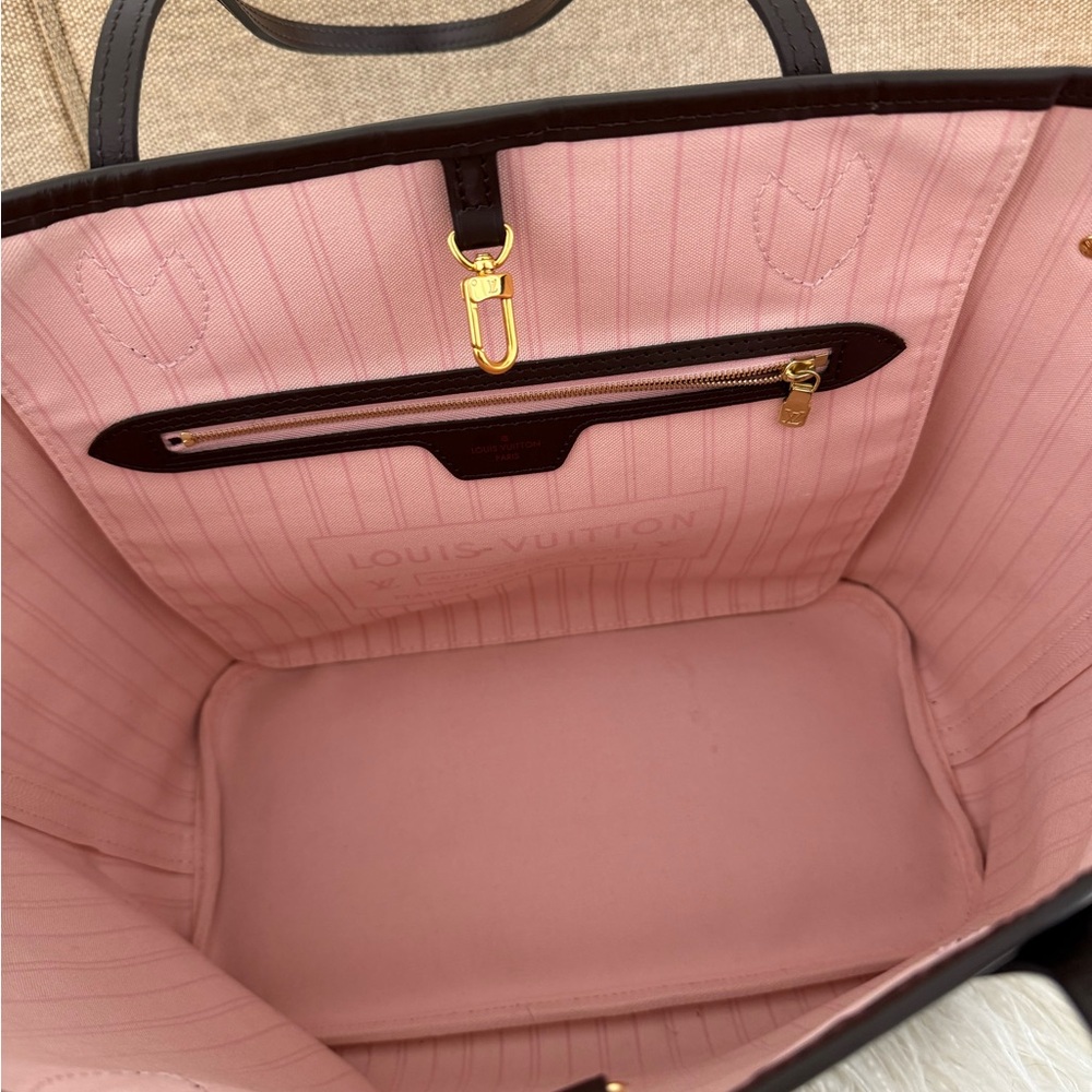 Louis Vuitton Brown Checkered Tote with Soft Pink Lining - Picture 4 of 6